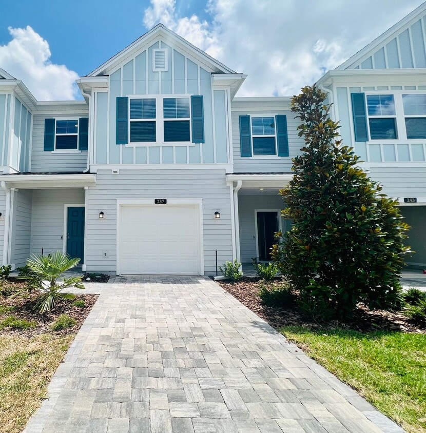 Primary Photo - 2 Bedroom 2.5 bath Townhome in Beachwalk!