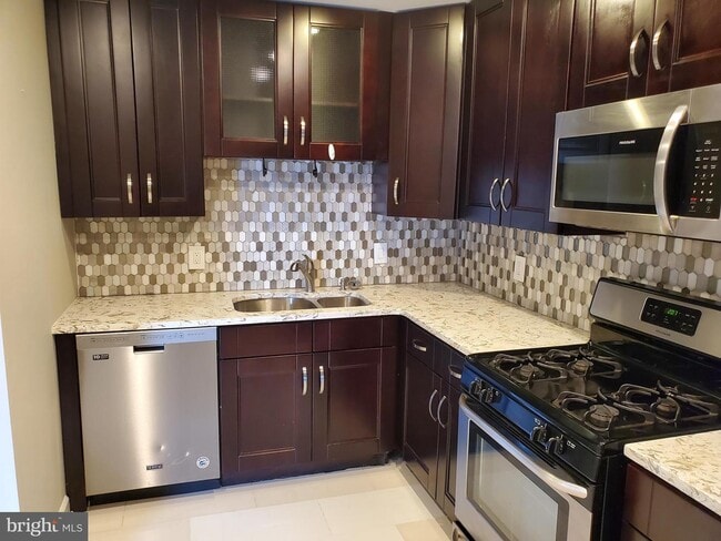 Building Photo - 870 Quince Orchard Blvd