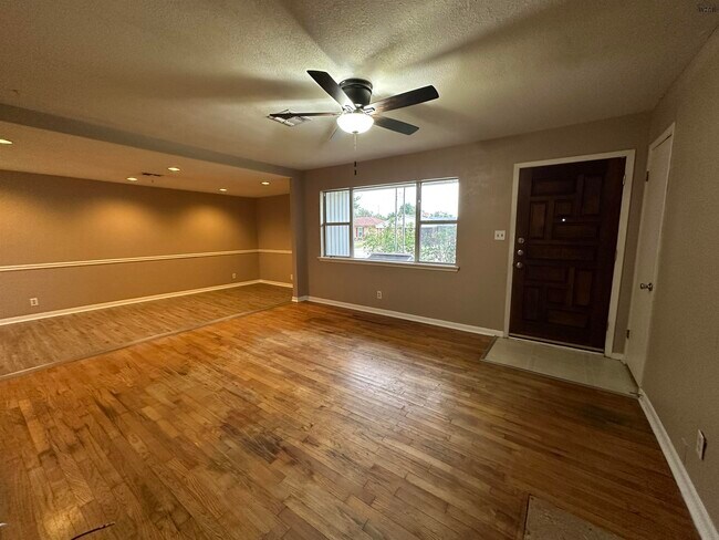 Foto del edificio - 4408 Cunningham Dr