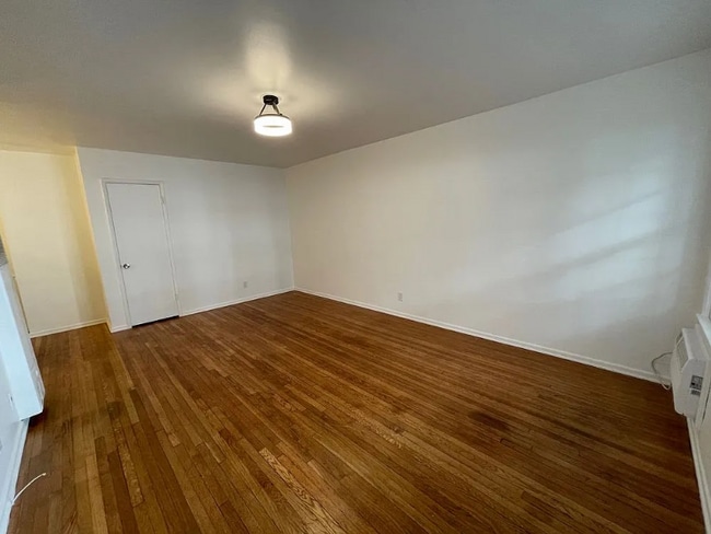 Photo - 1124 Glenville Dr Apartment