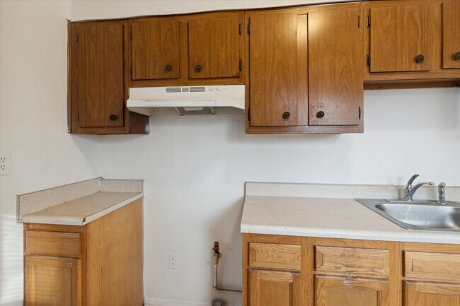Building Photo - 2 bedroom - 1 bath - Ranch - $1,025