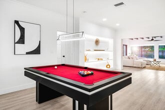 Building Photo - 704 NE 2nd St