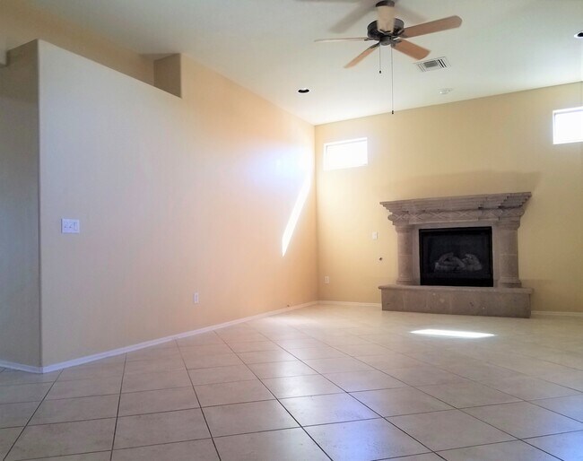 Building Photo - 1323 N Golden Palomino Pl