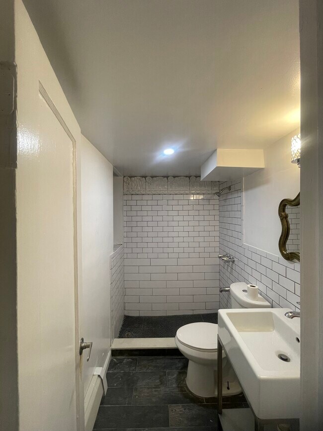 Foto del edificio - 552 Ashford St