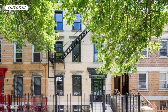Building Photo - 1384 Madison St