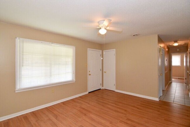 Building Photo - 2435 Madrid Dr