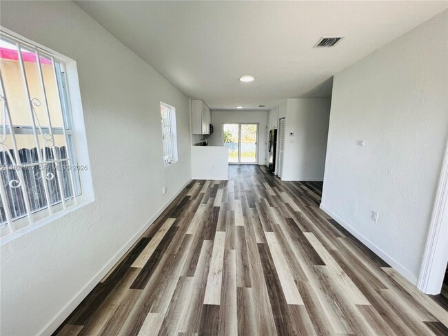 Foto del edificio - 1283 NW 72nd St