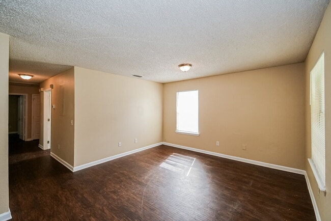 Building Photo - 1554 Brook Forest Dr
