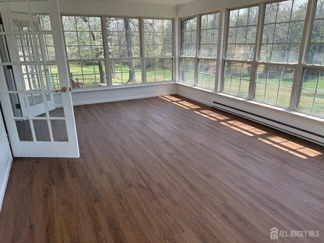 Foto del edificio - 80 Gates Rd