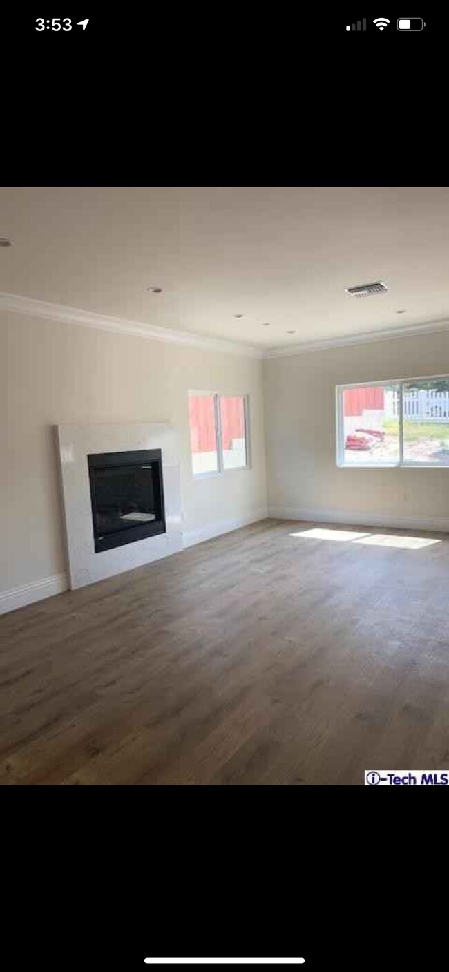 Building Photo - 10303 Pinyon Ave