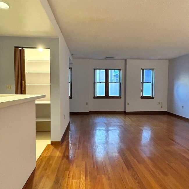 Foto del edificio - 28 Parkman St