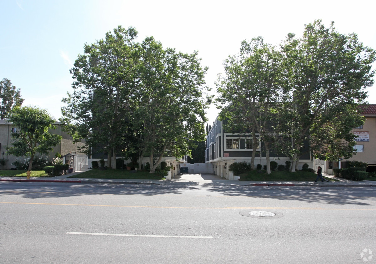 Primary Photo - 6926 Kester Ave