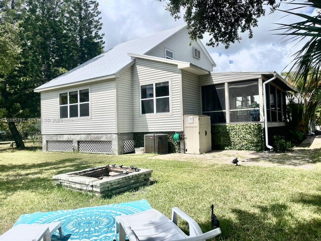 Building Photo - 4700 Regina Dr