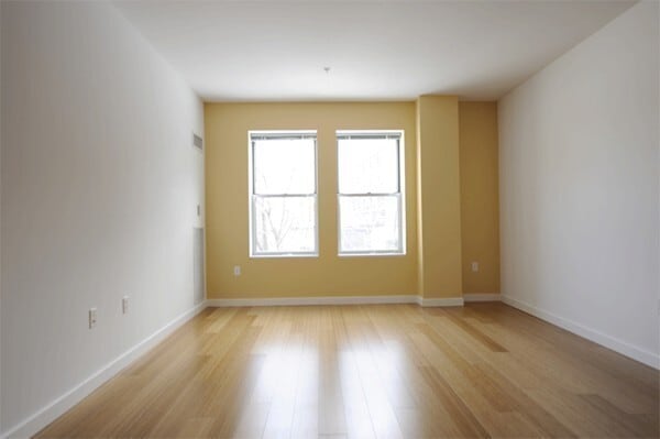 Building Photo - 16 Miner St