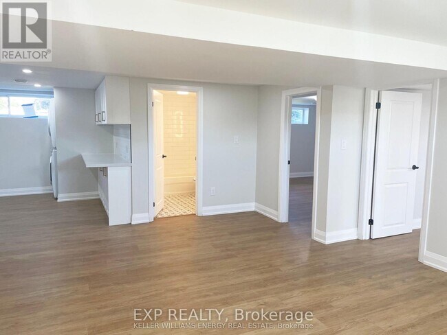 Photo du bâtiment - 533 Carman Ct