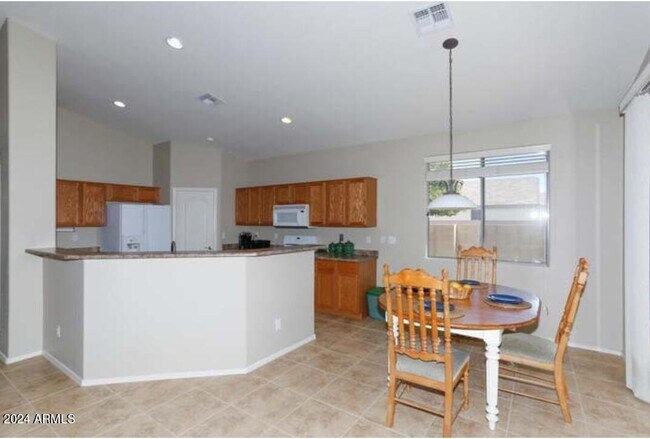 Foto del edificio - 3077 E Kingbird Pl