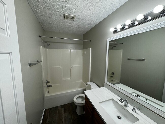 Building Photo - MN Cedar Village (873)