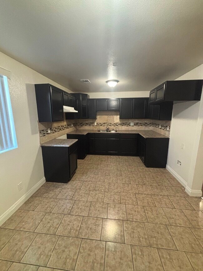 Foto del edificio - 8848 Orchard Ave