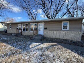 Building Photo - 2607-2609 Magnolia Dr