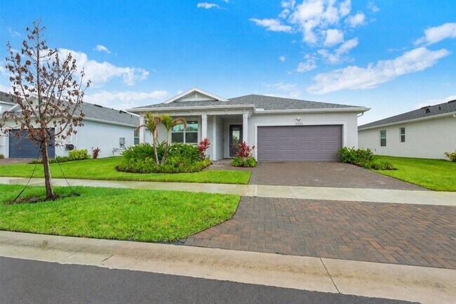 Building Photo - 14391 SW Skye Dr