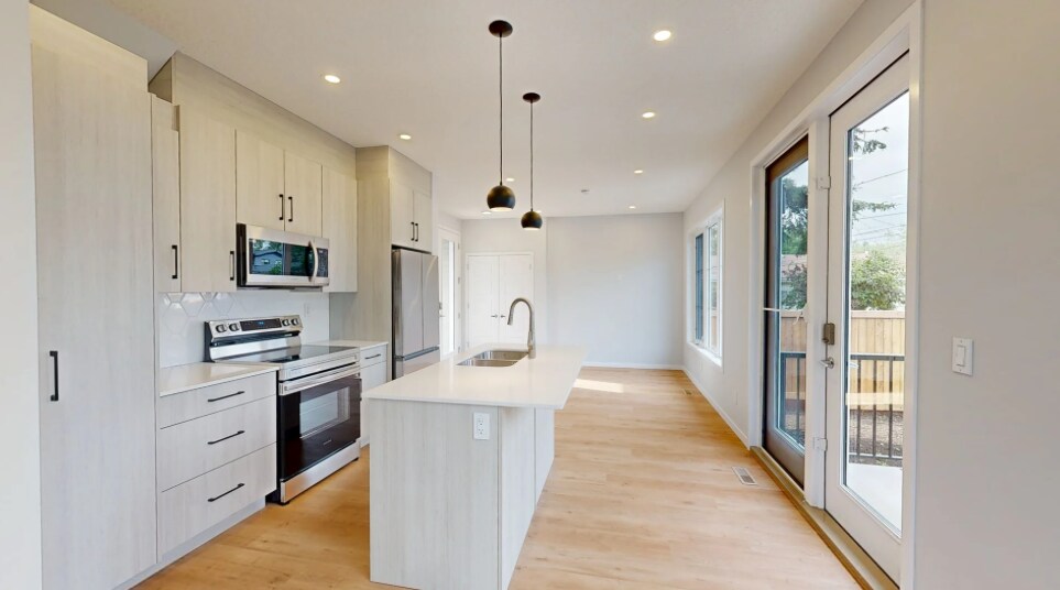 Primary Photo - 11528-11122 122 St NW