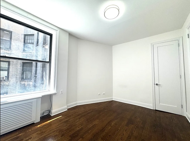 Building Photo - 157 E 72nd St