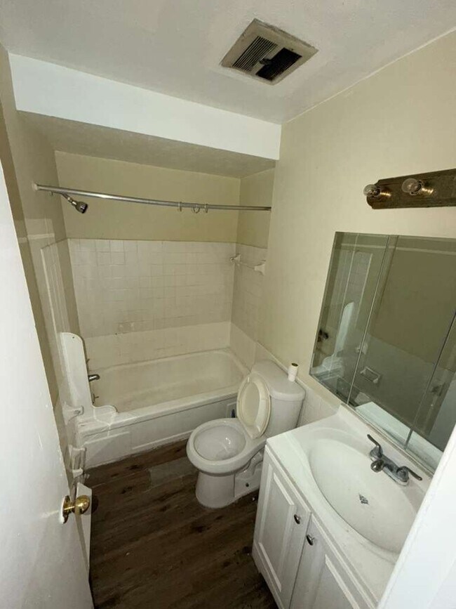 Foto del edificio - 14835 Euclid Ave