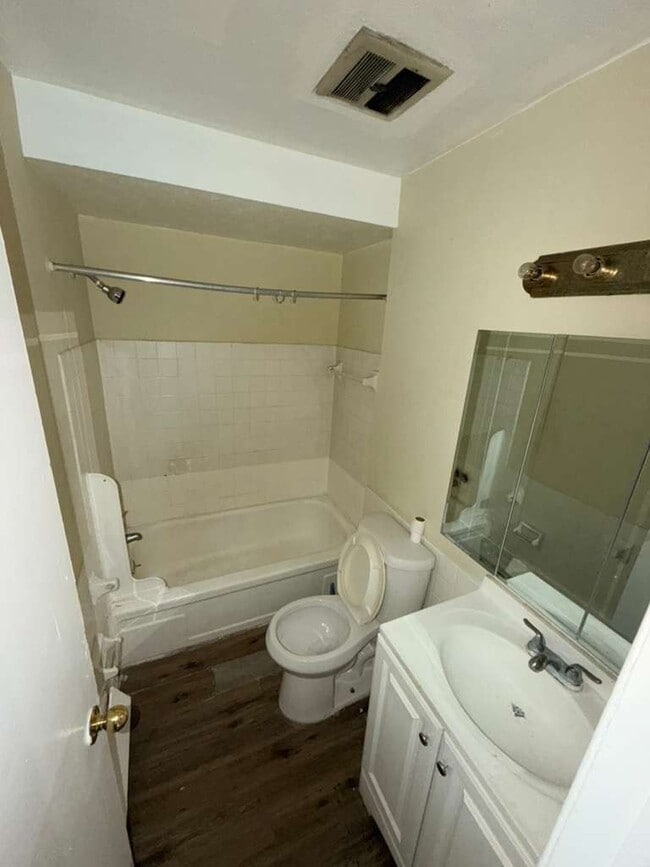 Foto del edificio - 14835 Euclid Ave