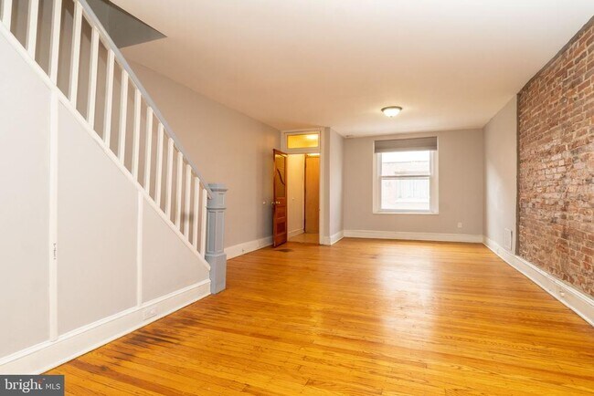 Building Photo - 2421 S Marshall St