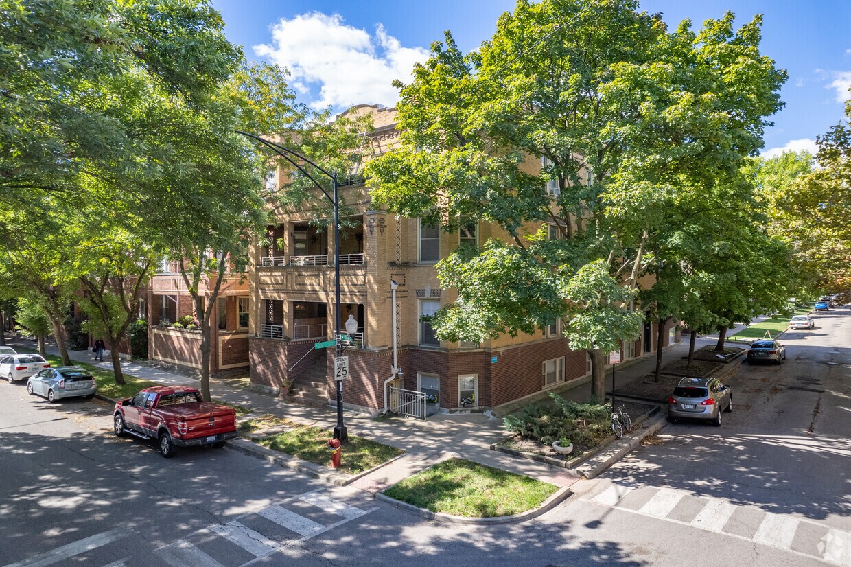 Foto principal - 922-924 N Oakley Blvd