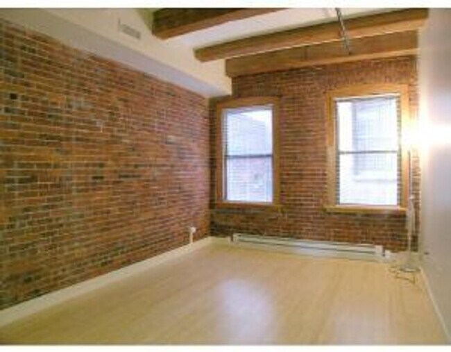 Foto del edificio - Sunny 1 Bed Available 9/1/26
