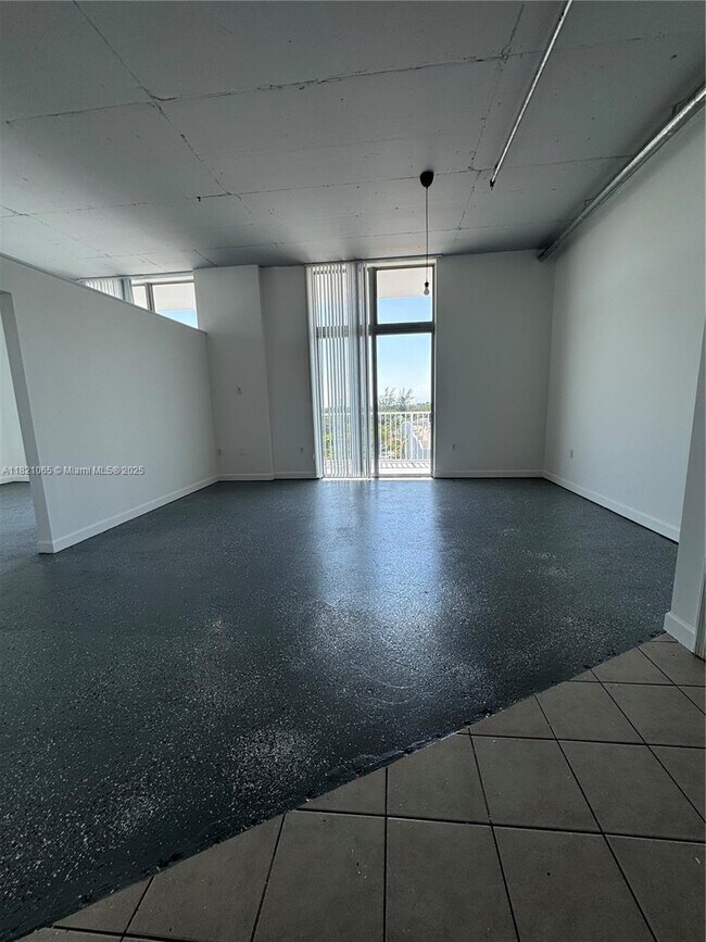 Foto del edificio - 2100 Van Buren St