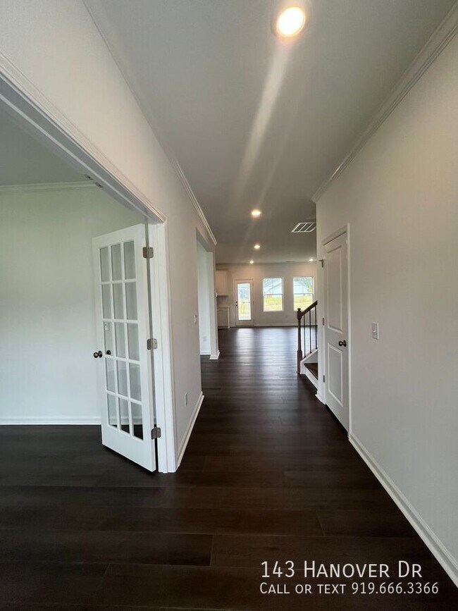 Foto del edificio - 143 Hanover Dr