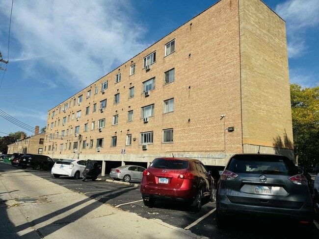Foto del edificio - 7320 N Rogers Ave
