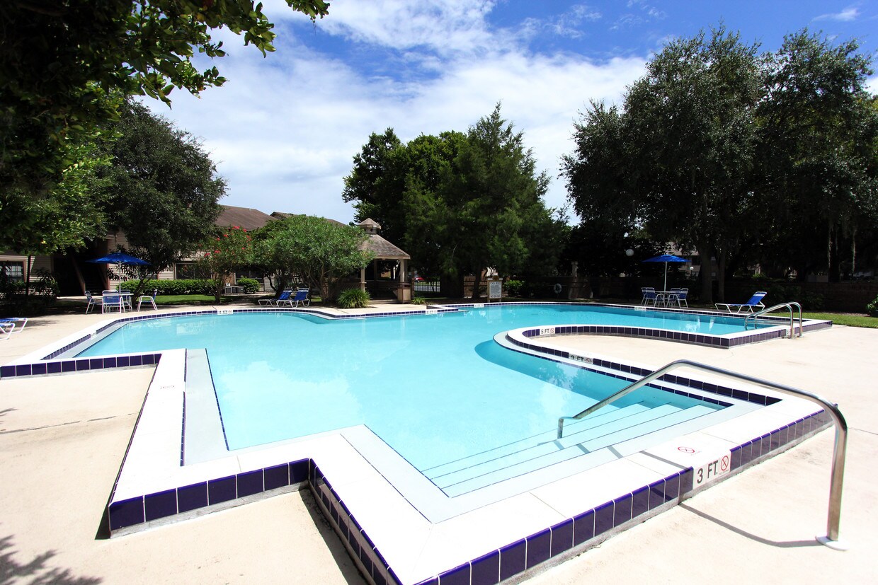 Oaks Of Lakebridge Community Rentals in Ormond Beach at 420 Lakebridge