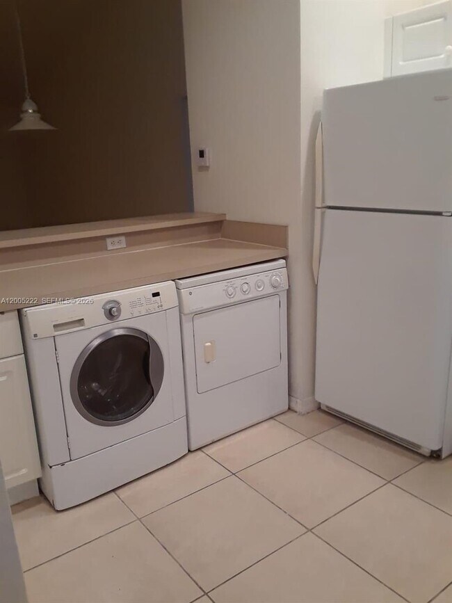 Building Photo - 3828 SW 48th Ave