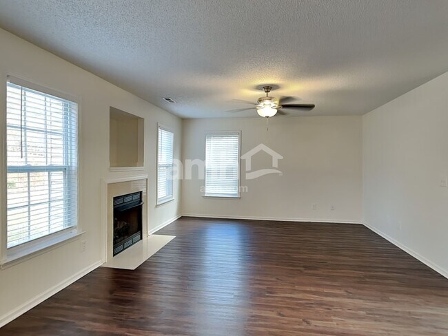 Foto del edificio - 2112 Coral Berry Ln