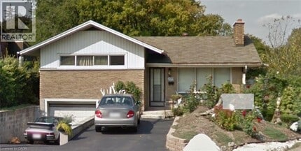 Building Photo - 730 Garth St