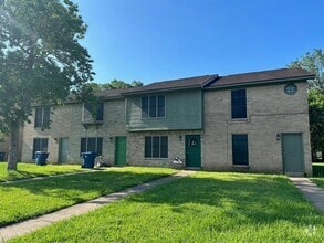 Building Photo - 300 Rice St