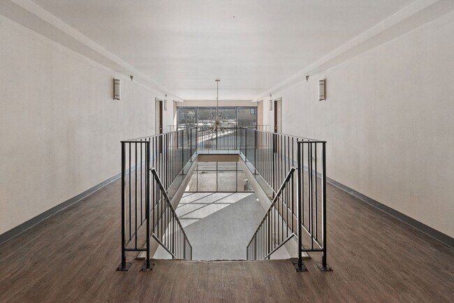 Foto del edificio - 7900 Harwood Ave