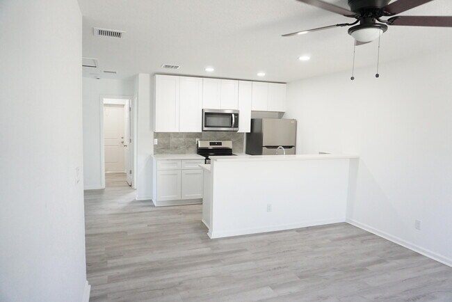 Foto del edificio - 1181 W 28th St