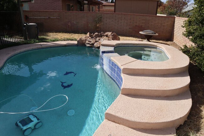 Foto del edificio - Beautiful Home with POOL & SPA for relaxing !