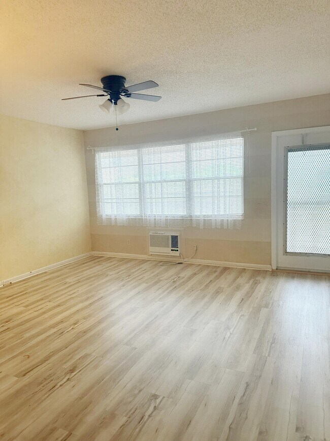 Building Photo - 161 Ventnor Dr