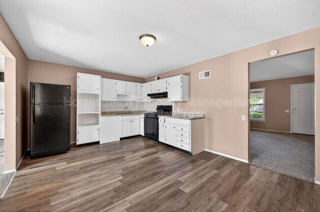 Foto del edificio - 1310 Petite Dr