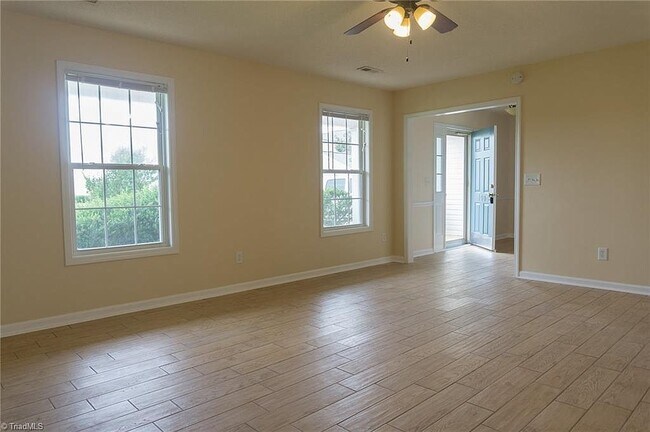 Building Photo - 100 Fiddlers Knoll Ct