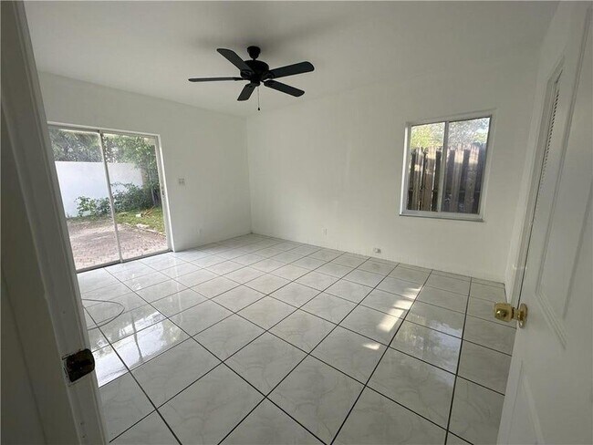 Foto del edificio - 2928 N Ocean Blvd