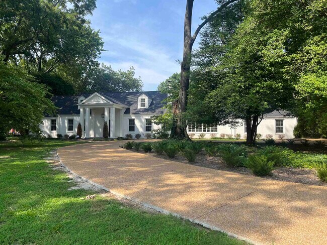 Foto del edificio - 4234 Poplar Ave