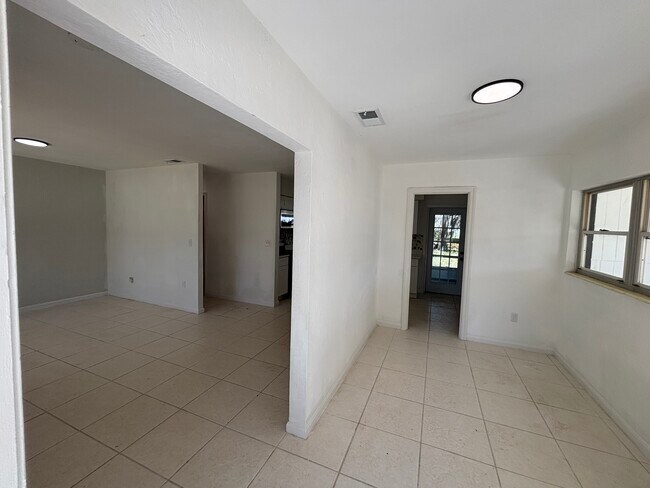 Building Photo - 12 Catalina Dr