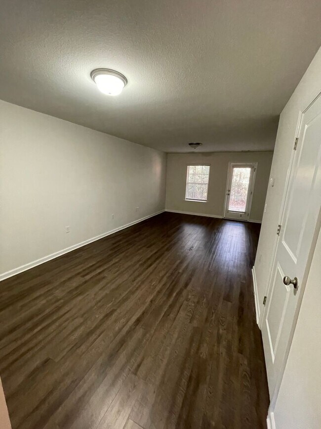 Building Photo - 172 Barfield Way