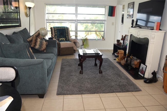 Foto del edificio - 7807 Golf Cir Dr